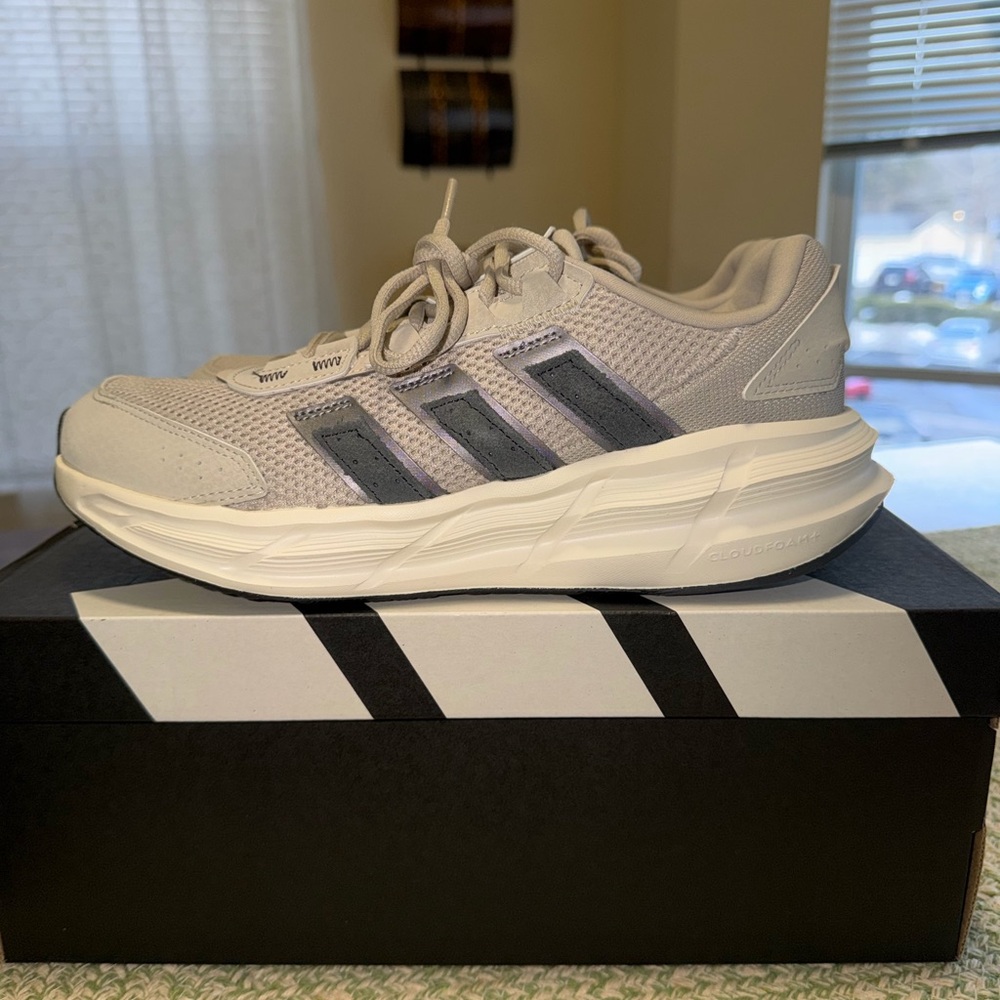 Adidas Women's Astrastar Light Gray Sneakers size 8.5 new!!